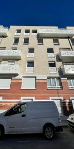 Studio MEUBLE 24.23 m2 COURBEVOIE - Photo 4