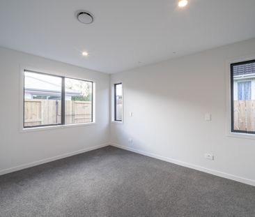 Modern near new 2 bedroom Unit + Garage - Photo 5