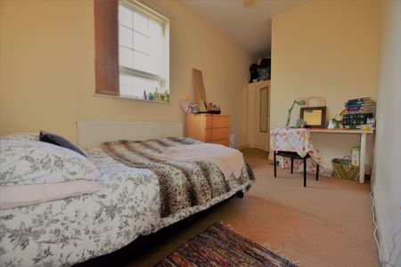 3 bedroom Flat in 14 Ragland Rd, Leeds - Photo 5