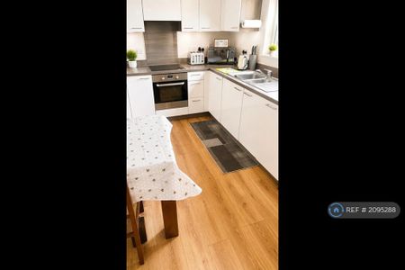 1 bedroom flat to rent - Photo 5