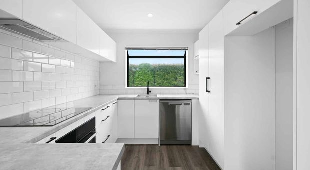 Perfect in Pukete! - Photo 1