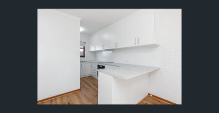 Renovated Townhouse close to the city - Photo 5