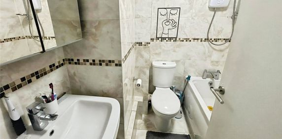 Redford Close, Feltham, TW13 4TD - Photo 2