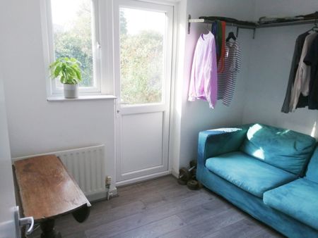 2 Bed Flat, Mabley Street, E9 - Photo 3