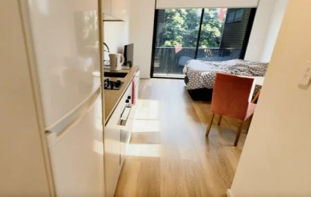 Studio-107 - Photo 2