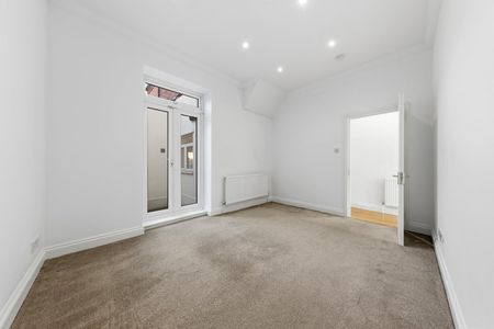 3 Bed Flat, Streatham, SW16 - Photo 2
