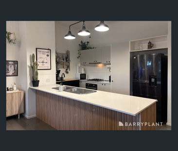 Modern, Low-Maintenance Living in the Heart of Point Cook - Photo 5