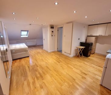 Studio Flat, Hurstwood Road, NW11 - Photo 3