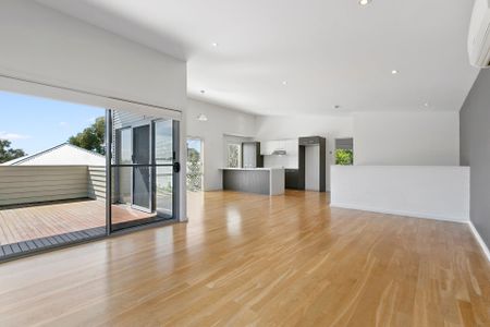 Luxury Home Opposite the Park! - Photo 2