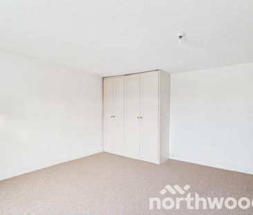 3 bedroom flat to rent - Photo 6