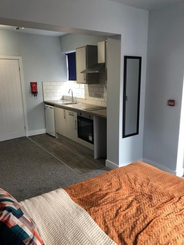 1 bedroom in a house share to rent - Photo 4