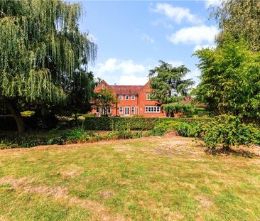 Impressive family house in an idyllic edge of village location with landscaped gardens, set in c2.44 acres. - Photo 6