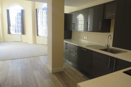 High Street - Photo 4