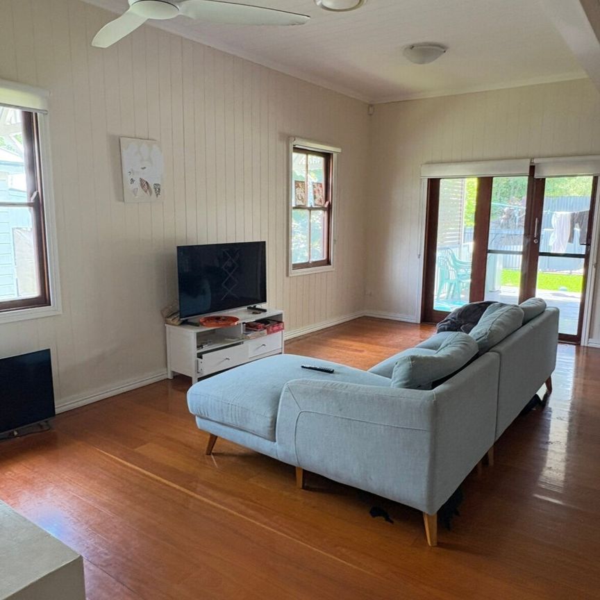 Dutton Park - Photo 1