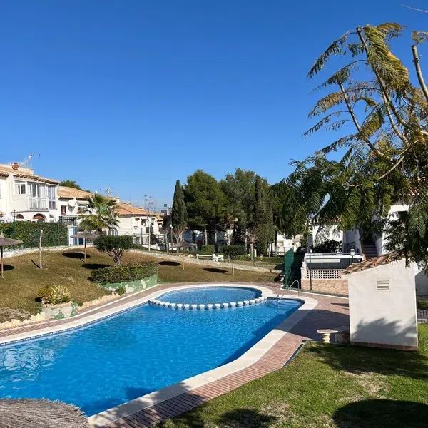 Alquiler de piso en Avenida Laguna Azul - Photo 1