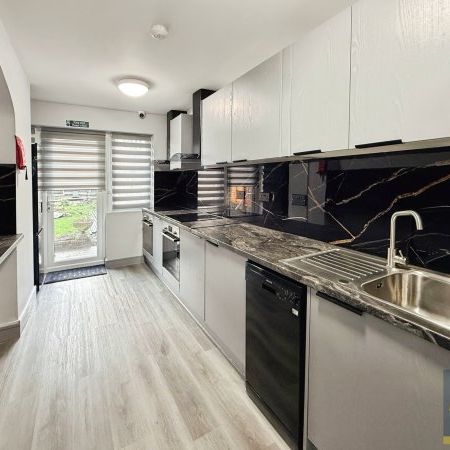 Bournemouth Park Road, Southend - Photo 3