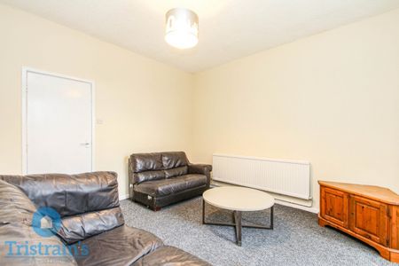 1 bed Ground Floor Flat for Rent - Photo 2