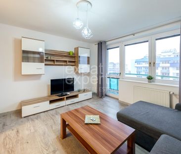 Veľmi príjemný 1,5i byt 55m2, s 2x balkónom, šatníkom a pivnicou - Photo 3