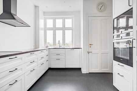 Skøn møbleret lejlighed med stor altan - Photo 4