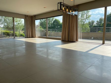 LUXE APPARTEMENT + zeer riant zongericht terras, dubbele garage & (wijn)kelder - Photo 4