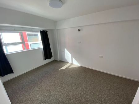 Chic 2BR Te Aro Apt - Central & Comfy! - Photo 5