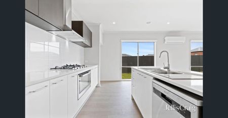 Huge family home in ever popular location! - Photo 4