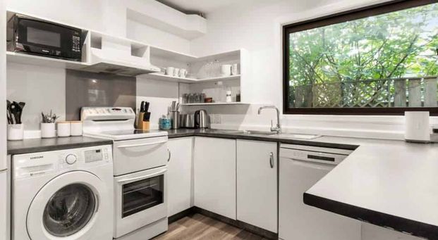 4/163 Queens Drive, Lyall Bay - Photo 1