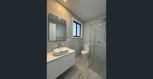 Beautiful new granny flat with private yard - Photo 1