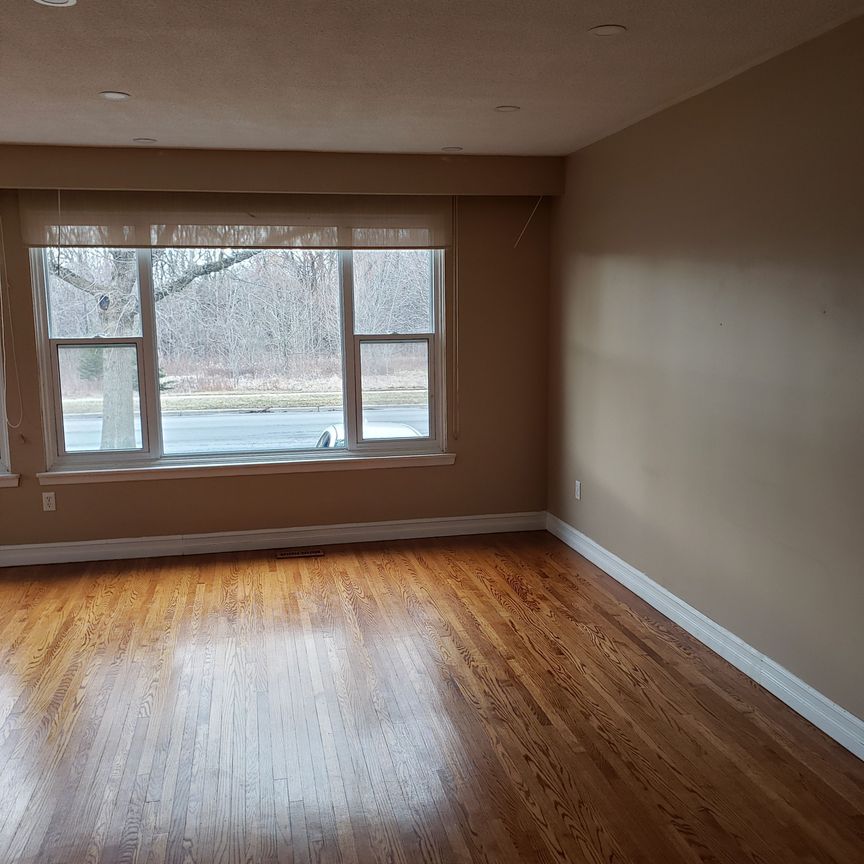 For Lease - 247 Waverly Street, Oshawa, Ontario - Photo 1