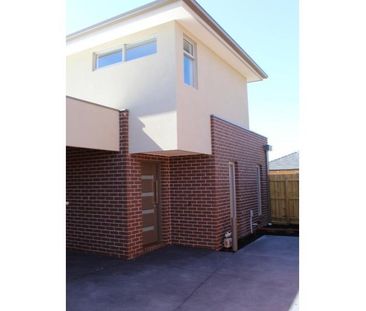 4/13 Cedar Street, Thomastown VIC 3074 - Photo 4