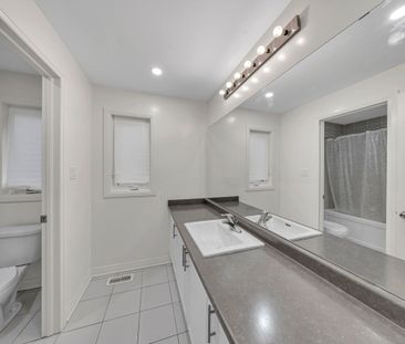 For Lease - 35 Clipper Lane, Clarington, Ontario - Photo 3