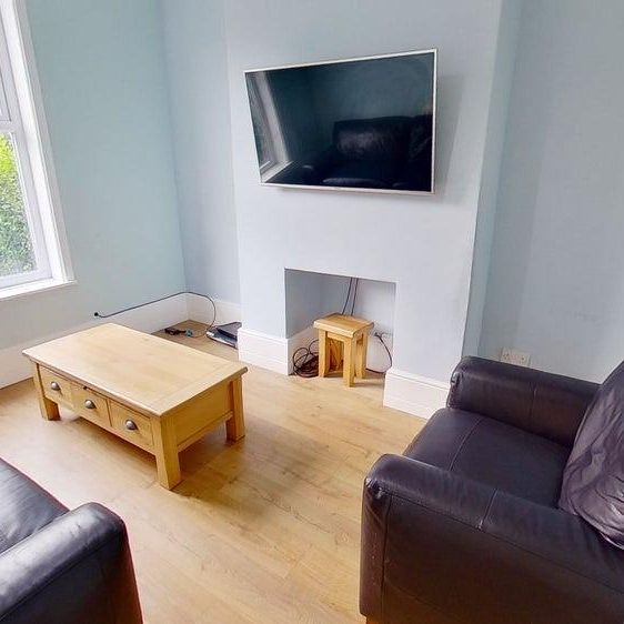 4 bedroom terraced house to rent - Photo 1