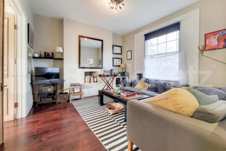 Spacious 3-Bed Flat on Caledonian Road with Modern Bathroom & Open-Plan Lounge - Photo 2