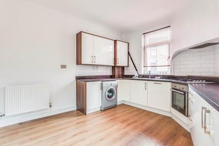 2 bedroom end of terrace house to rent - Photo 5