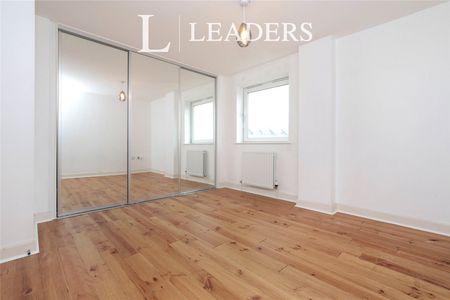 2 bedroom apartment to rent Arethusa House, Gunwharf Quays, Portsmouth, PO1 - Photo 3