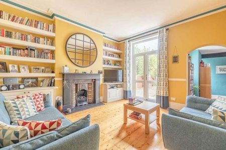 Montagu Road, Datchet, SL3 - Photo 2