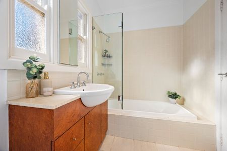 Character, Comfort and Lifestyle in Prime Glen Iris Location - Photo 3