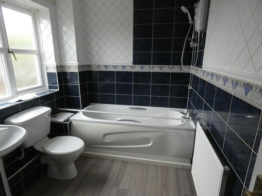3 bedroom semi-detached house to rent - Photo 1