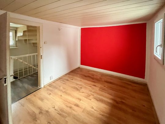 Solides, unterkellertes Einfamilienhaus mit optionalem Stellplatz zur Miete! - Photo 1