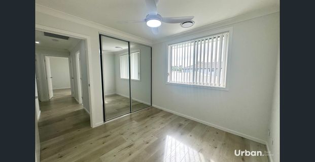 5 Bedroom Home | Bedroom Downstairs with Ensuite - Photo 1