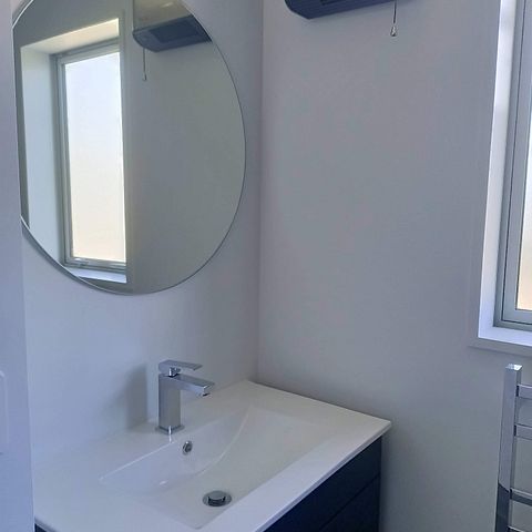 Near new townhouse close to CBD, 2 carparks - Photo 1