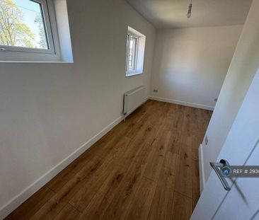 3 bedroom end of terrace house to rent - Photo 3