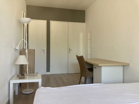 TYPE III Bis MEUBLE CENTRE VILLE - Photo 3