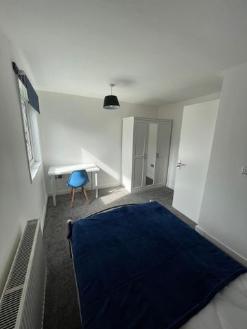 1 bedroom in a house share to rent - Photo 2