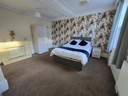 1 bedroom in a house share to rent - Photo 3