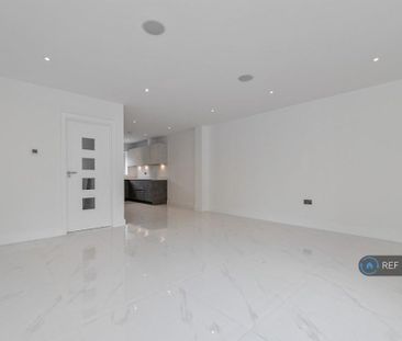 4 bedroom terraced house to rent - Photo 1