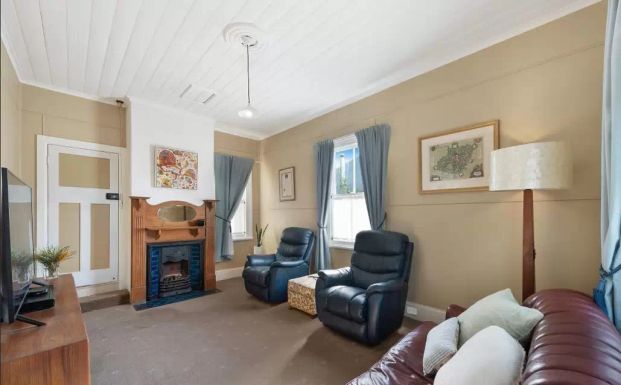 Full of Charm - Photo 1