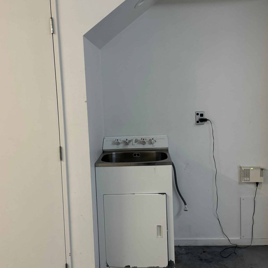 GREY LYNN TOWNHOUSE $710.00pw - Photo 1