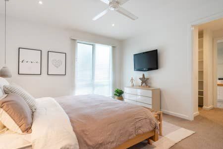 Beautifully Renovated Coastal Retreat – Fully Furnished - Photo 1
