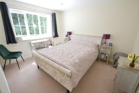 3 bedroom House To Let - Photo 2